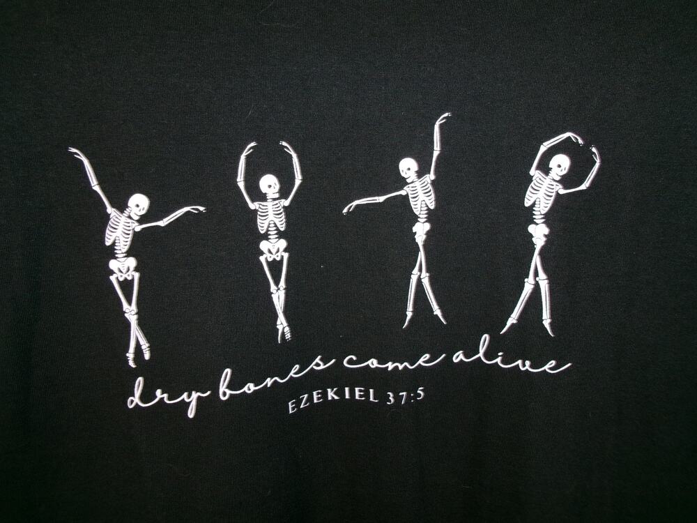 Dry Bones Come Alive Ezekiel 37:5 Skeleton Graphic T-Shirt Black Large